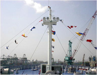 位於船艏的桅杆,装置有航行灯或号笛,用来显示船舶的航行状态,避免